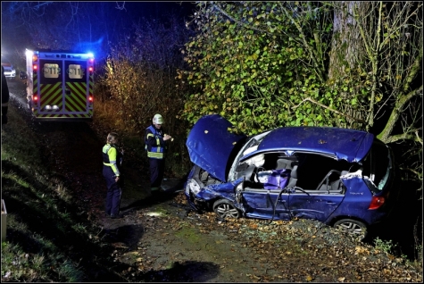 Die Fahrerin des Golf musste zunächst aus ihrem Fahrzeug befreit werden. 