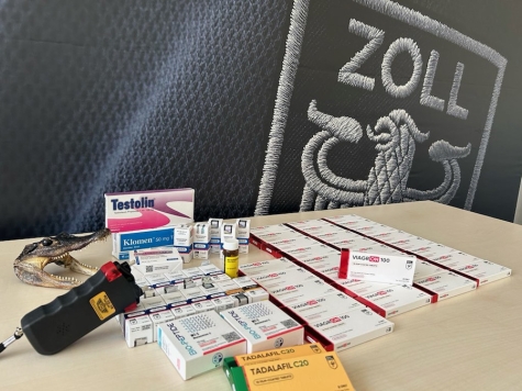 Im Landkreis Waldeck-Frankenberg stellten Ermittler 21 Fahrzeuge sowie Dopingmittel, einen Elektroschocker und einen Krokodilkopf sicher.