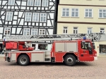 Da Rauch von einem Feuer im Hinterhof in ein Wohnhaus zog, musste die Feuerwehr am 1. Januar 2026 zur Neuen Straße ausrücken.
