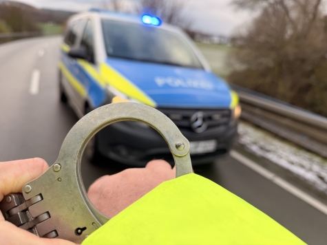 Der 38-Jährige wurde noch vor Ort festgenommen und anschließend in eine Justizvollzugsanstalt gebracht.