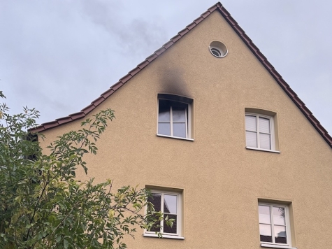 Wegen der Rauchschäden ist die Wohnung vorerst nicht bewohnbar; die zwei Bewohner wurden durch die Stadt Kassel in einer Notunterkunft untergebracht.