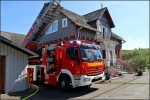 Die Flammen griffen vom Anbau an der Seite des Wohnhauses auch auf das Haus über. Vier Wohnungen sind derzeit unbewohnbar. 