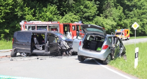 Auf der Bundesstraße 252 bei Brakel kam es am 30. Mai 2026 zu einem Unfall an der Einmündung zur Landstraße 825.