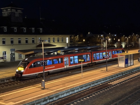 Am 4. Dezember 2025 erfasste eine Regionalbahn einen Einkaufwagen im Gleisbereich.