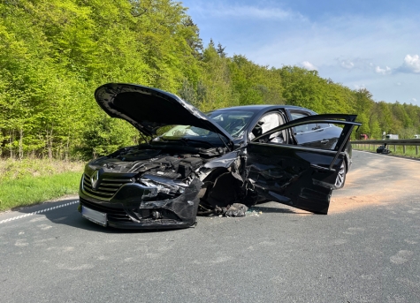 Zu einem schweren Verkehrsunfall auf der Bundesstraße 252 wurden Feuerwehr, Polizei und Retter am 30. April 2024 alarmiert.