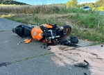 Ein Verkehrsunfall ereignete sich am Samstagabend (29. Juli 2023) auf der Landesstraße 3084. Dabei wurde ein Motorradfahrer schwer verletzt. 
