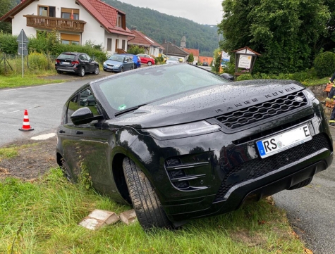 Am 3. August landete ein Range Rover in Oberorke im Graben.
