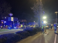 Rettungsdienst und Feuerwehr versorgten am 8. März 2026 mehrere Verletzte, die in Krankenhäuser gebracht wurden.