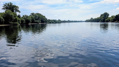 Die Wasserschutzpolizei warnt bei hohen Temperaturen vor Gefahren beim Baden in hessischen Gewässern.
