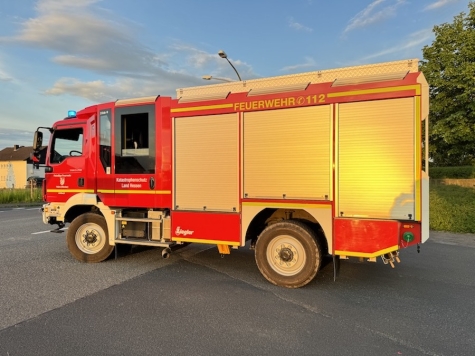 Während eines Rettungseinsatzes im Vorderen Westen besprühten Unbekannte ein abgestelltes Feuerwehrauto mit grüner Farbe.