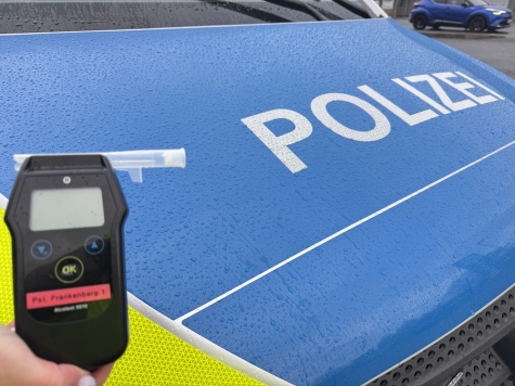 Am 9. November 2025 geriet in Bad Arolsen ein Seat über eine Verkehrsinsel und beschädigte dabei 2 Schilder und die Ölwanne.