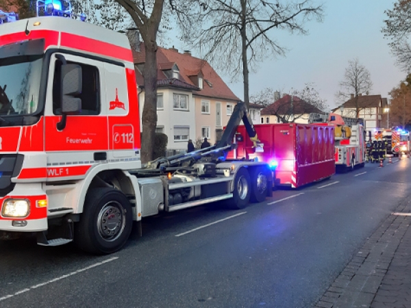 In Kassel löschte die Feuerwehr am Donnerstag einen Kellerbrand.