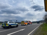 Ein Verkehrsunfall auf der Bundesstraße 253 rief am 3. Mai 2021 Retter und Polizeikräfte auf den Plan. 