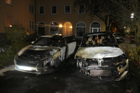 Am 15. November 2025 ereignete sich an der Ecke Herkulesstraße/Berlepschstraße ein Brand mit zwei abgestellten Wagen.