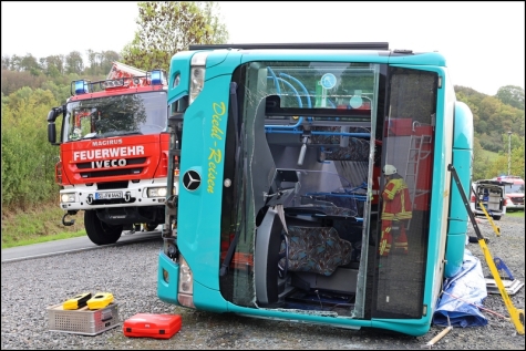 Am Samstag übten Rettungsdienst und Feuerwehr den Massenanfall von Verletzten bei einem Busunfall in Bad Laasphe.