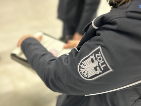In einer Logistikhalle im Raum Kassel kontrollierten Einsatzkräfte vergangene Woche Beschäftigte nach einem anonymen Hinweis.