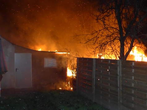 In Kassel brannten am Dienstag drei Gartenlauben.