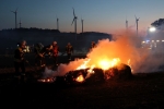 Rund 10000 Quadratmeter eines Stoppelfeldes standen am 30. Juli 2026 zwischen Helmscheid und Flechtdorf in Flammen.