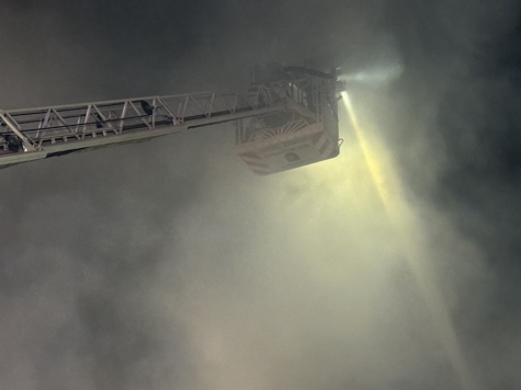 Dank der aufmerksamen Nachbarn, die am Heilig Abend 2025 sofort den Notruf wählten, konnte ein Ausbreiten der Flammen auf den Dachstuhl verhindert werden.