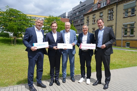 v.l.: Dr. Michael Knapp, Vorstandsvorsitzender der Gesundheit Nordhessen (GNH) | Michael Schmidt, Geschäftsführer der Marien-Elisabeth-Kliniken Kassel gGmbH | Helmut Zeilfelder, Pflegedirektor des Klinikum Kassel und des Krankenhaus Bad Arolsen | Sassan Pur, Geschäftsführer der Hessenklinik Stadtkrankenhaus Korbach gGmbH | Johannes Brack, kaufmännischer Geschäftsführer des Klinikum Kassel.