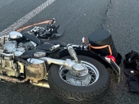 Bei einem schweren Verkehrsunfall auf der B 7 bei Warburg kam am 26. August 2026 ein Motorradfahrer ums Leben.