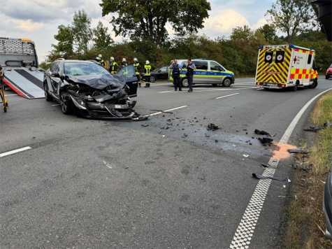 Zwei Personenkraftwagen sind am 27. August im Bereich der Twistetaler Kläranlage zusammengestoßen.