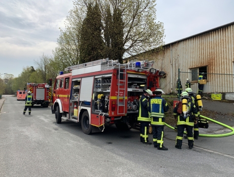 Die Feuerwehr Brilon hat am Freitagmorgen (29. April 2022) einen Brand in einem Gewerbebetrieb "Am Patbergschen Dorn" gelöscht.