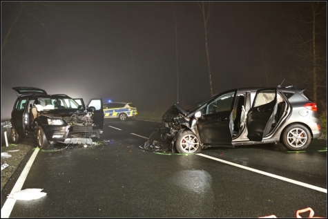 Vier Menschen wurden bei einem schweren Unfall am ersten Weihnachtsfeiertag schwer verletzt. 