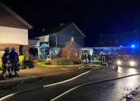 Die Feuerwehr Brilon wurde am frühen Neujahrsmorgen um 1.40 Uhr zum Brand einer Gartenhütte nach Rösenbeck alarmiert.