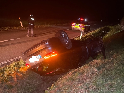 Am 9. Oktober 2025, um 22.17 Uhr, Alarm „H Klemm 1 Y“ in der Rosenthaler Straße; schwarzer Audi A4 von der L 3076 abgekommen und im Graben zum Stillstand gekommen.