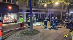 Kellerbrand in Kassel: Feuerwehr im Einsatz am Königsplatz, drei Personen leicht verletzt.