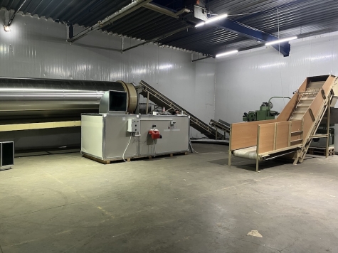 In einer Lagerhalle im Landkreis Offenbach wurde eine illegale Produktionsanlage für Zigaretten entdeckt.