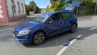 Auf der Warburger Straße in Volkmarsen stießen am 24. August 2026 ein Roller und ein VW Golf zusammen.