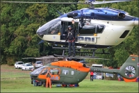 Polizeihubschrauber "Ibhis" aus Egelsbach und "SAR 41" aus Nörvenich trainierten mit den Bergrettern der Bergwacht Hessen die Windenrettung in unwegsamem Gelände. 