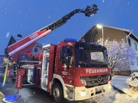 Insgesamt 56 Einsatzkräfte aus Lichtenfels und Korbach eilten am 28.01.2026 zur Hilfe, um das Wohnhaus vor der vollständigen Zerstörung durch die Flammen zu bewahren.