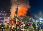 In Battenhausen (Landkreis Waldeck-Frankenberg) brannte ein Fachwerkhaus am 27. April 2024 komplett aus.