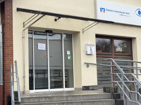 Am 22. Oktober 2025 drangen Unbekannte in eine SB-Filiale in Geismar ein und öffneten einen Geldautomaten gewaltsam.