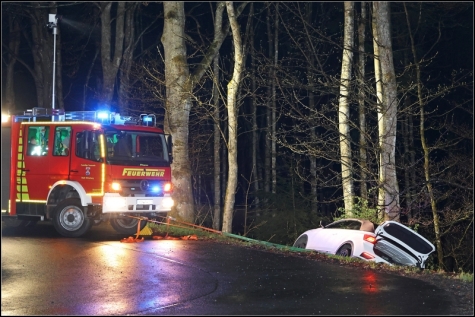 Bei einem Unfall nahe Winterberg flüchtete die Unfallverursacherin beim Eintreffen der Einsatzkräfte. 