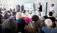 Stellten sich gemeinsam den zahlreichen Publikumsfragen, v. l.: C. Büchel (Patientenmanagement), Dr. med. H. Gabriel (Chefarzt Anästhesiologie und Intensivmedizin), Dr. O. Schuppan (Chefarzt Orthopädie und Unfallchirurgie), N. Schlechter (Leiter Physikalische Therapie)