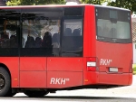 Ein roter Linienbus beschädigte am 23. April einen Müllwagen während des Abbiegevorgangs in die Frankenberger Bahnhofstraße.