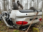 Dieser Audi kam am 25. Januar von der Bundesstraße 253 ab und landete im Wald.