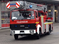 Die Feuerwehr rückte am 28. April 2025 aus um ein Feuer in Helsen zu löschen.