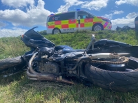 Am 30.. August 2025 verunglückte ein 28-jähriger Motorradfahrer aus Detmold auf der K 52 zwischen Immighausen und Thalitter.