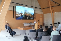 Polizeihauptkommissarin Annika Heuschneider bei ihrem Vortrag vor den Schülern der Louis-Peter-Schule