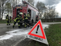 Am 22. Februar kam es zu einem Alleinunfall bei Külte - die Feuerwehr musste eine etwa 800 Meter lange Ölspur beseitigen. 