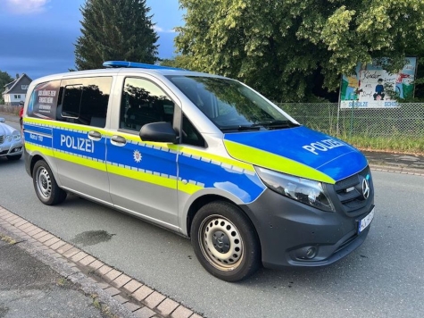 Die Kripo bittet um Hinweise zum bislang unbekannten Radfahrer.