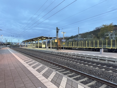 Am 10. Dezember 2025 kollidierte in Dillenburg ein PKW mit einem Güterzug.