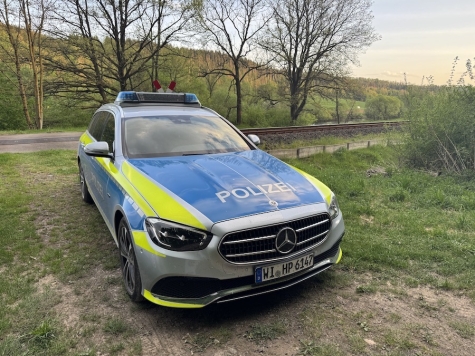 Die Tatzeit liegt zwischen Freitagnachmittag und Montagmorgen, die Polizei bittet um Hinweise.
