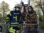 Die Briloner Feuerwehr rettete am Montag eine Katze von einem Baum.
