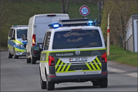 Feldjäger und Polizei waren rund um die Erndtebrücker Hachenbergkaserne im Einsatz. 